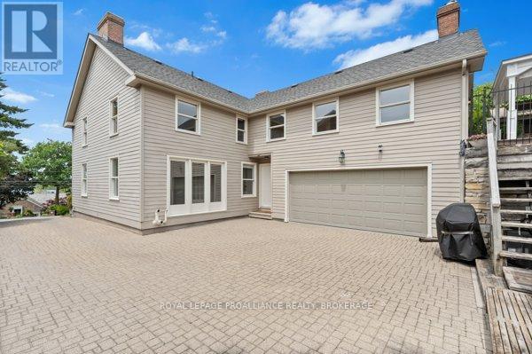 












254 MAIN STREET

,
Kingston (Kingston East (Incl Barret Crt)),




Ontario
K7K6W4

