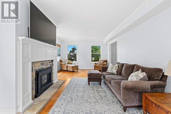 












254 MAIN STREET

,
Kingston (Kingston East (Incl Barret Crt)),




Ontario
K7K6W4


