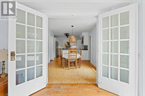 












254 MAIN STREET

,
Kingston (Kingston East (Incl Barret Crt)),




Ontario
K7K6W4

