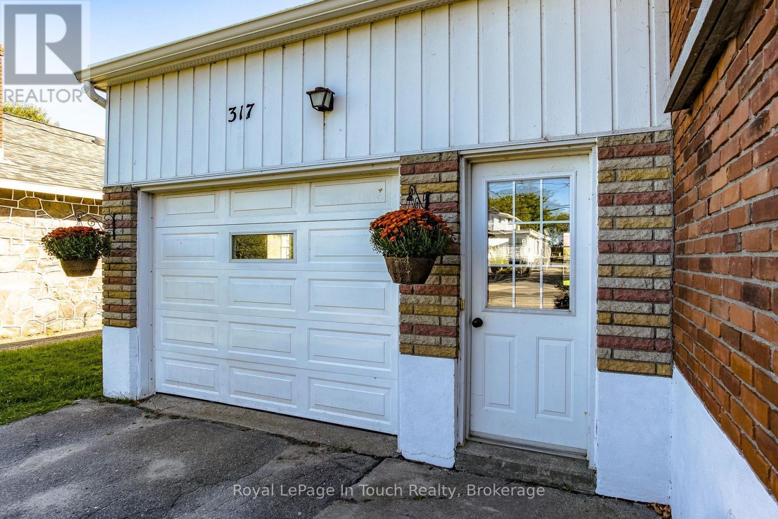 












317 LAFONTAINE ROAD W

,
Tiny (Lafontaine),




Ontario
L9M0H1

