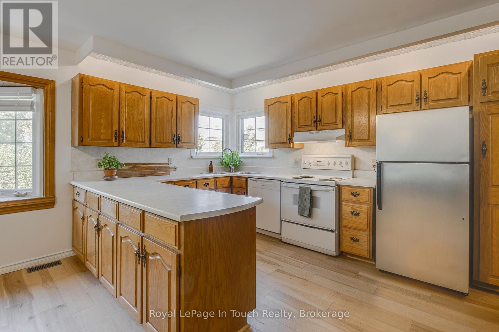 












317 LAFONTAINE ROAD W

,
Tiny (Lafontaine),




Ontario
L9M0H1


