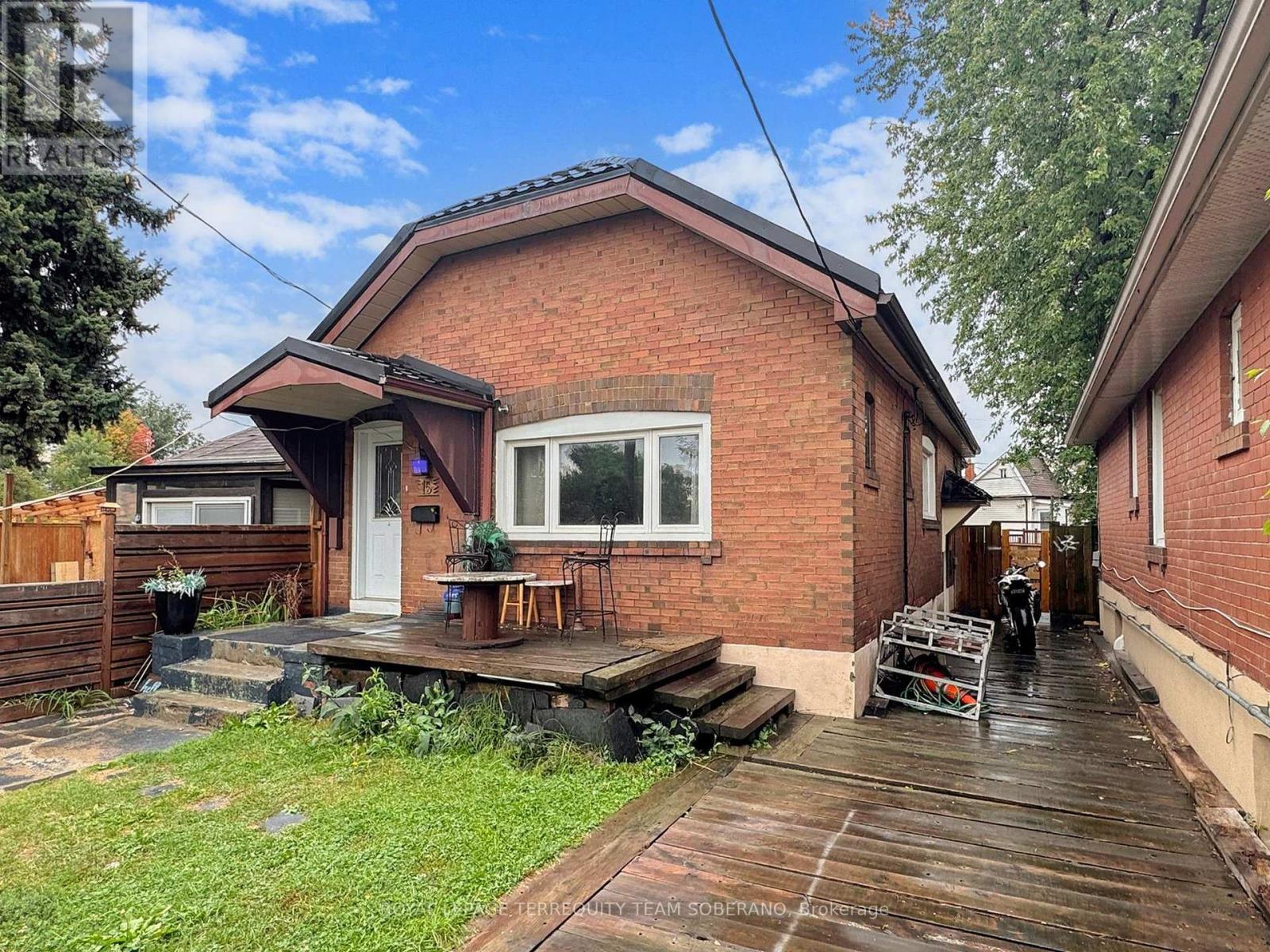 












15 VICTORIA AVENUE E

,
Toronto,




Ontario
M9N1E3

