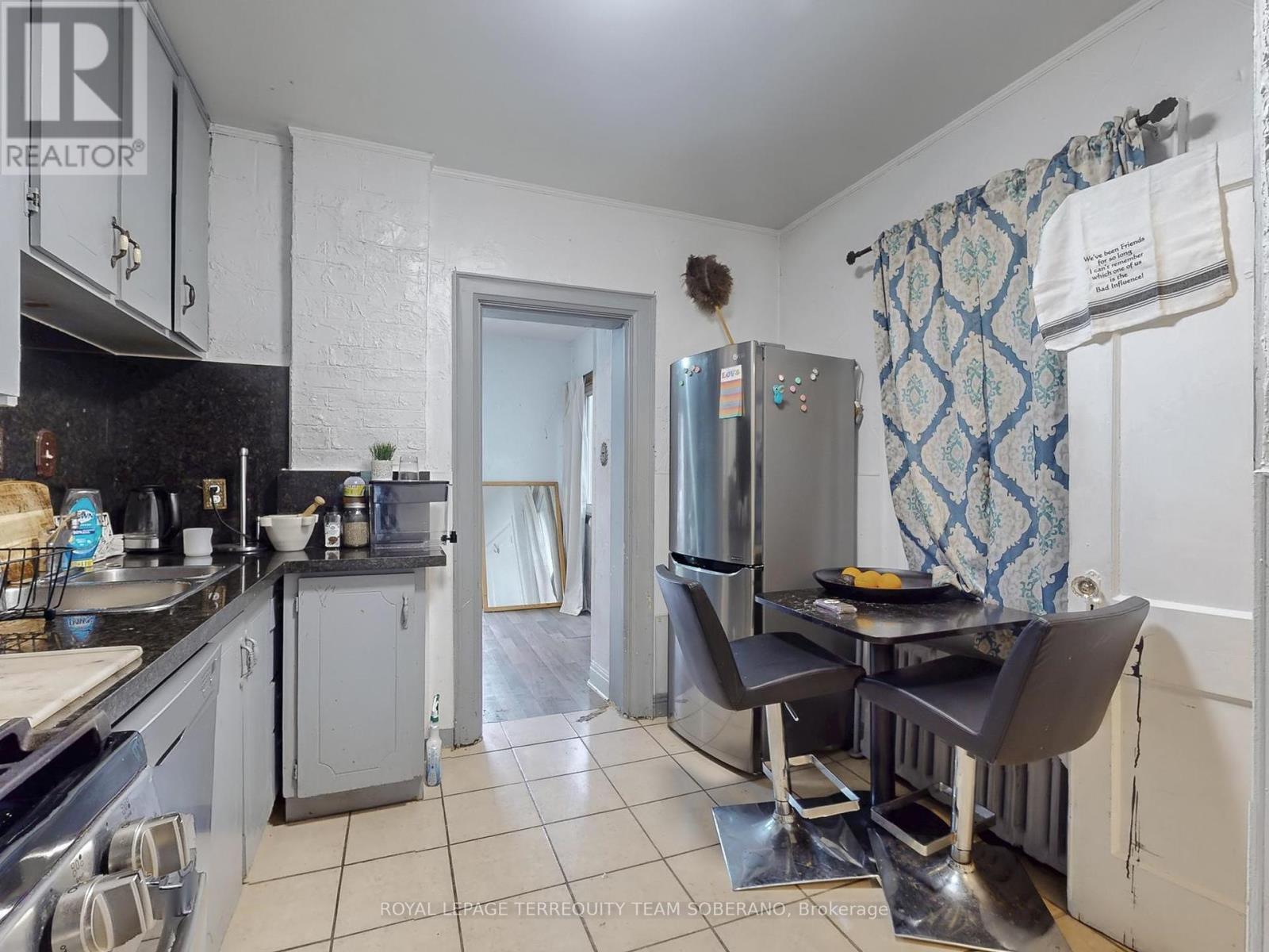 












15 VICTORIA AVENUE E

,
Toronto,




Ontario
M9N1E3

