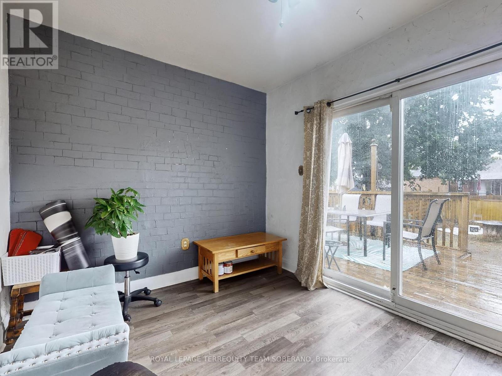 












15 VICTORIA AVENUE E

,
Toronto,




Ontario
M9N1E3

