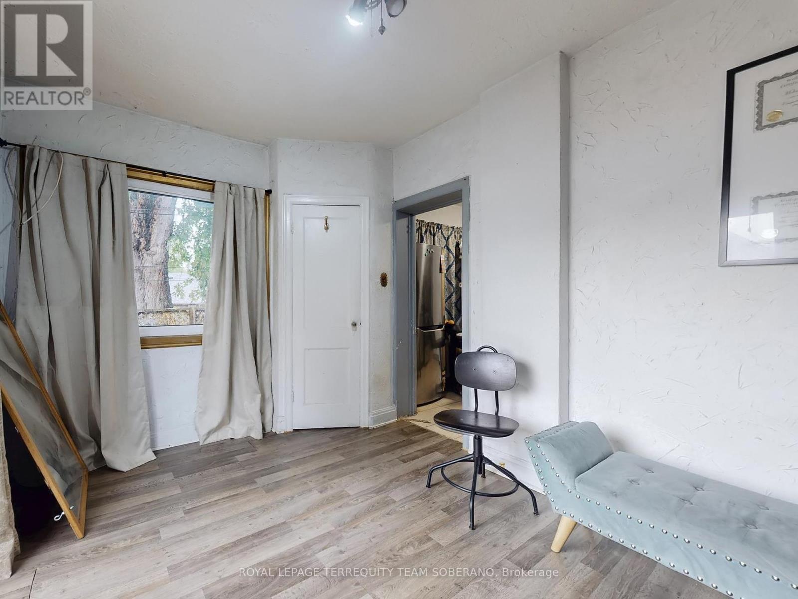 












15 VICTORIA AVENUE E

,
Toronto,




Ontario
M9N1E3

