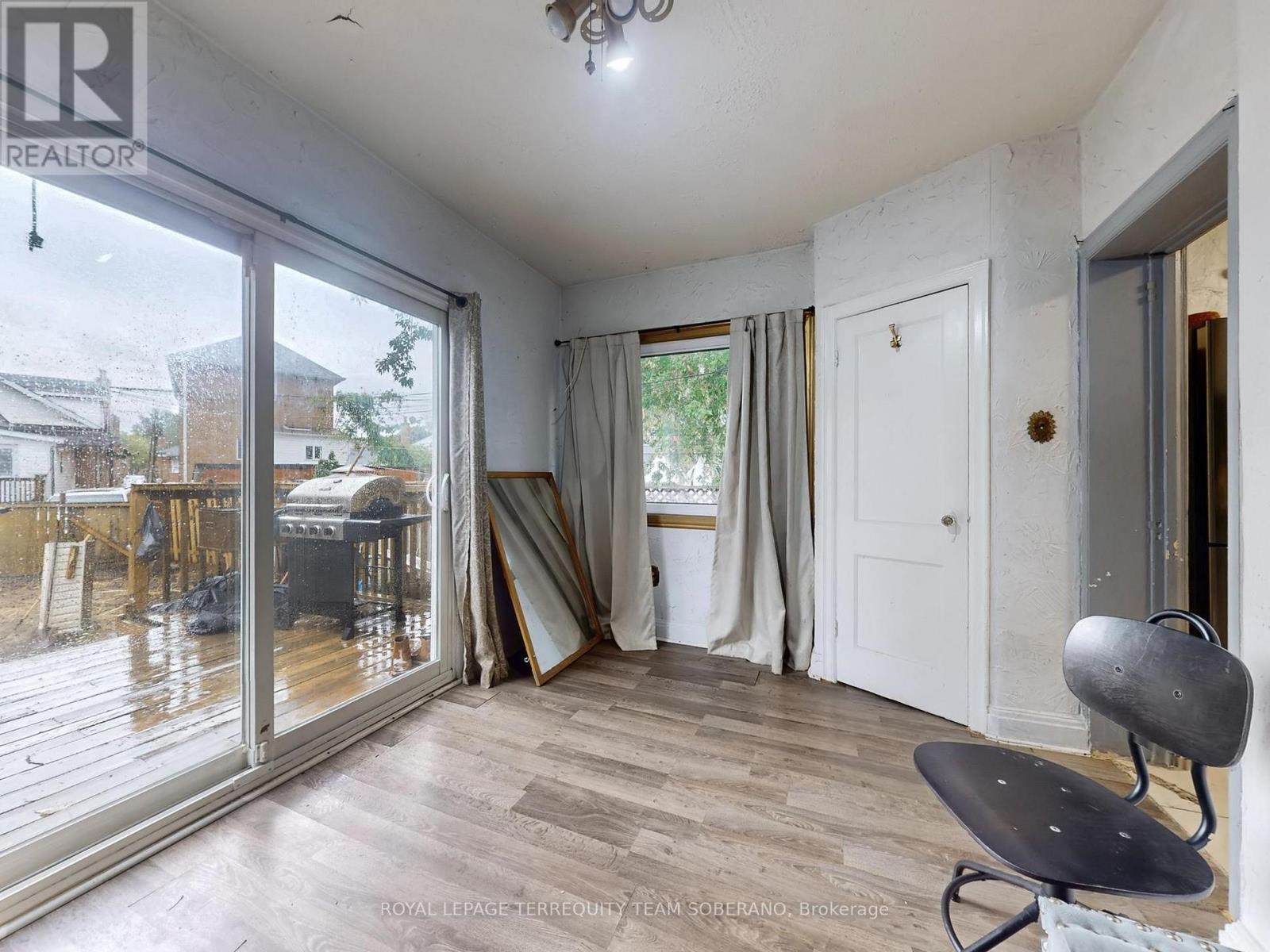 












15 VICTORIA AVENUE E

,
Toronto,




Ontario
M9N1E3

