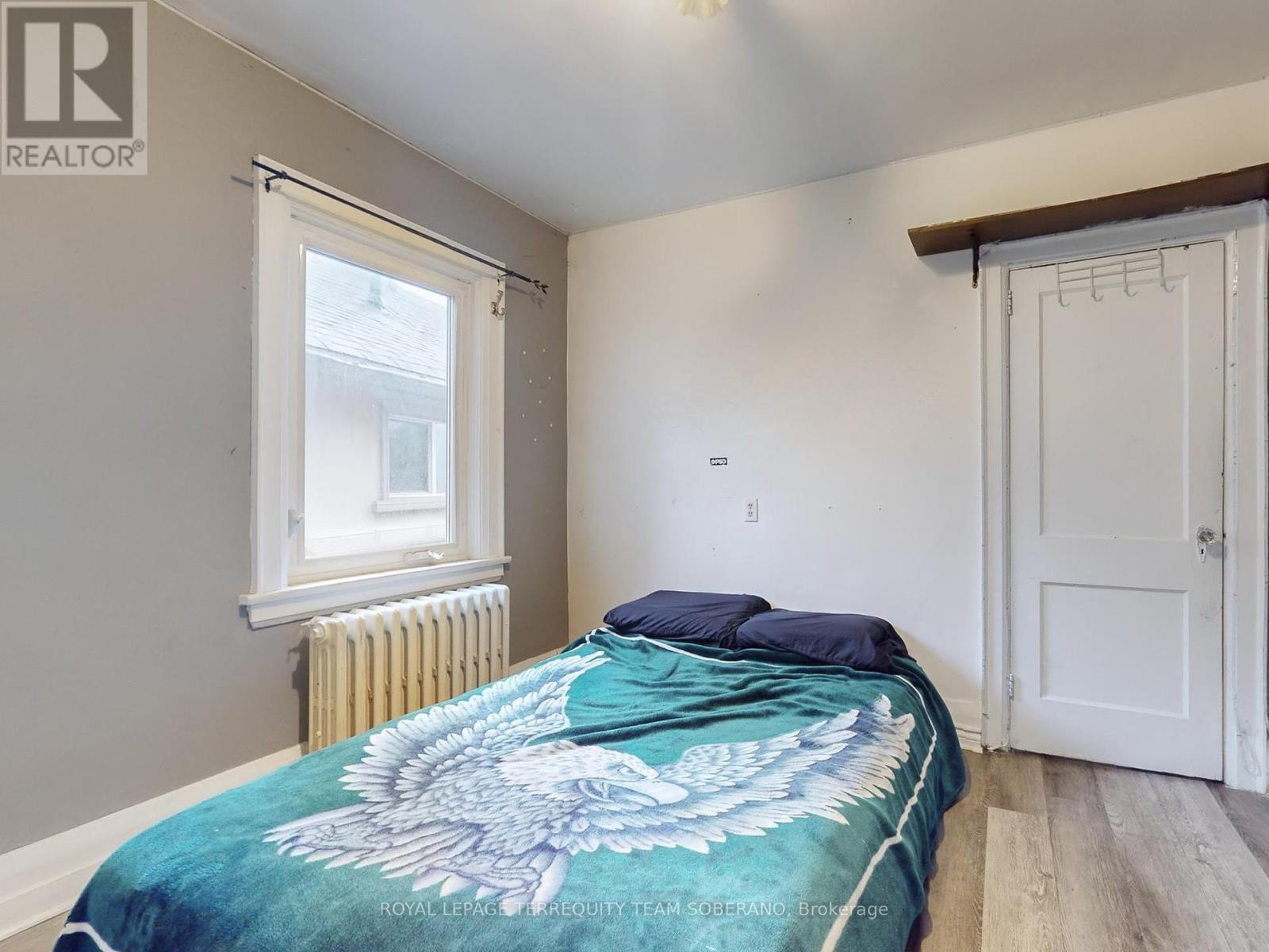 












15 VICTORIA AVENUE E

,
Toronto,




Ontario
M9N1E3

