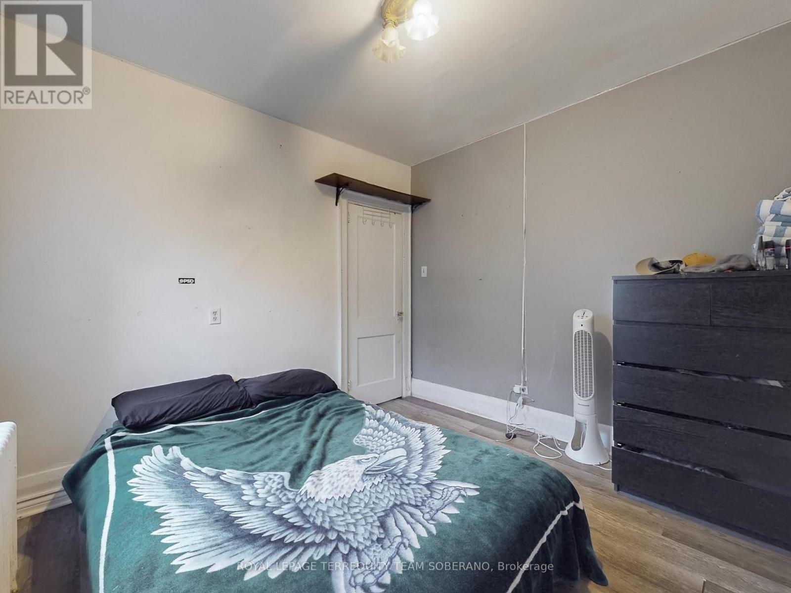 












15 VICTORIA AVENUE E

,
Toronto,




Ontario
M9N1E3

