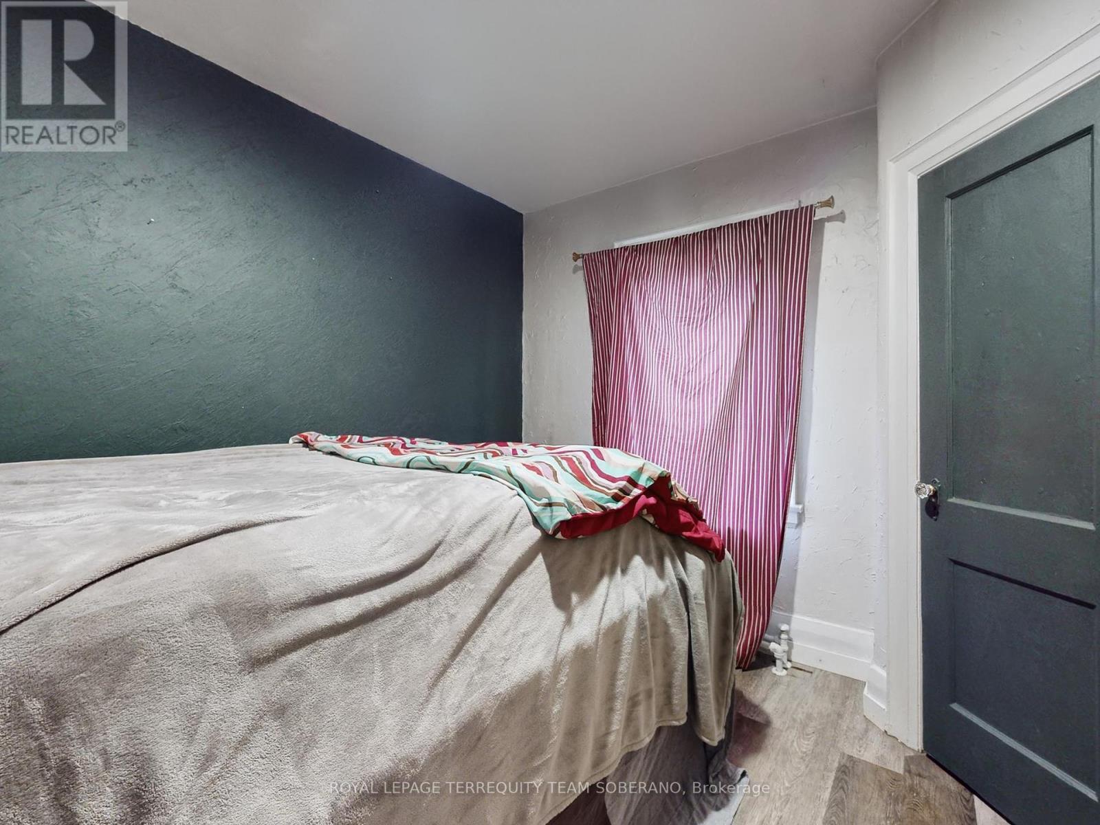 












15 VICTORIA AVENUE E

,
Toronto,




Ontario
M9N1E3

