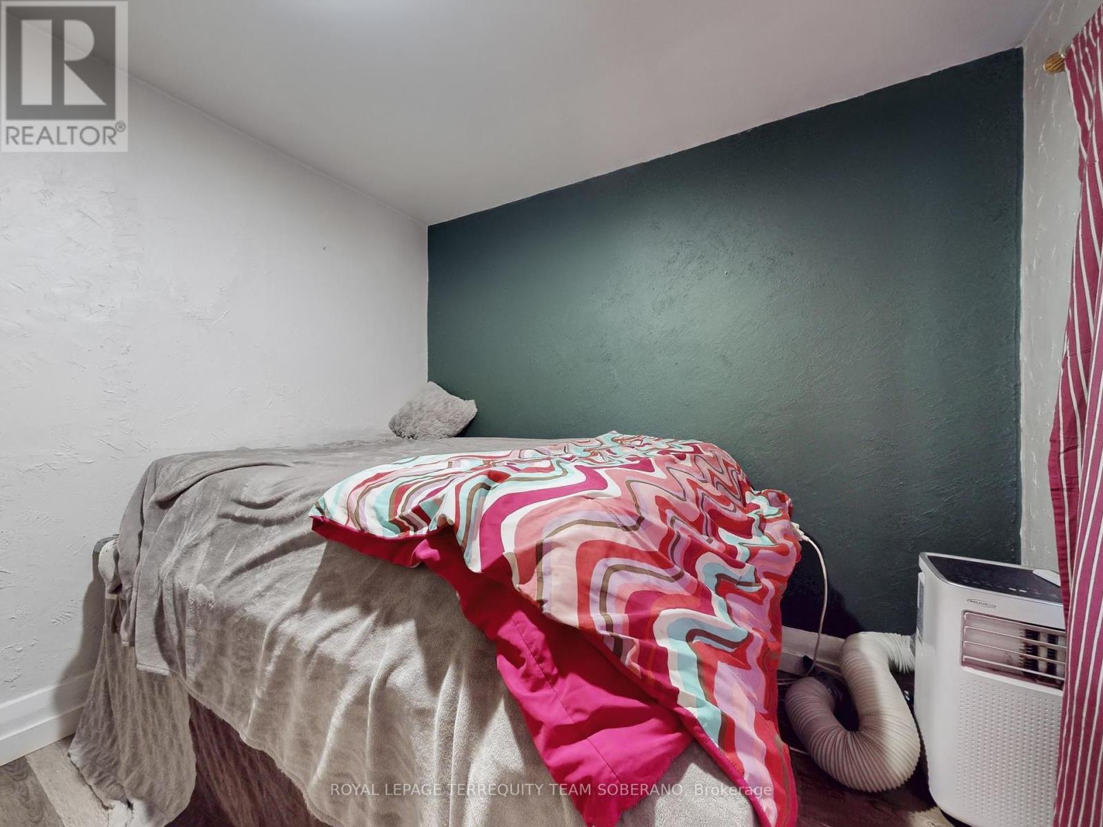 












15 VICTORIA AVENUE E

,
Toronto,




Ontario
M9N1E3

