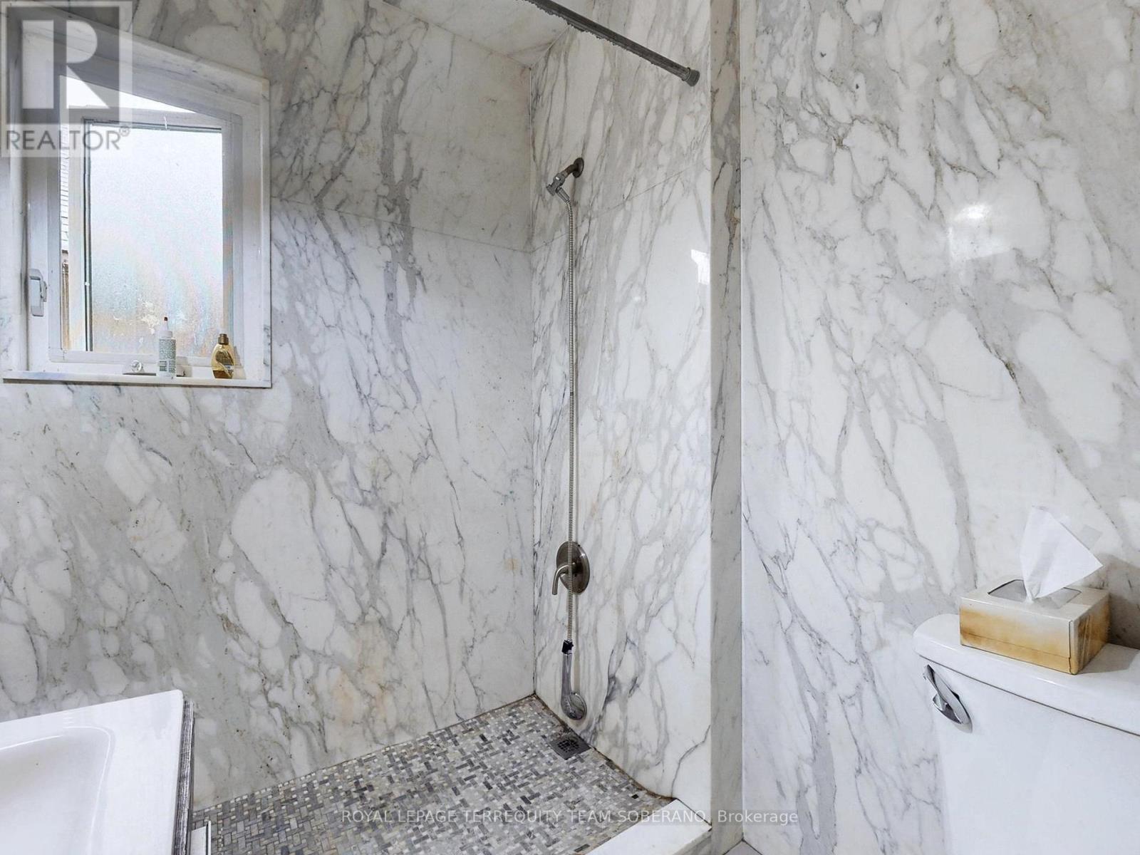 












15 VICTORIA AVENUE E

,
Toronto,




Ontario
M9N1E3

