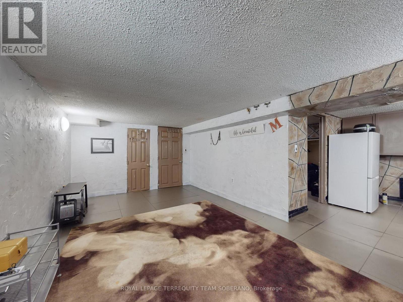 












15 VICTORIA AVENUE E

,
Toronto,




Ontario
M9N1E3

