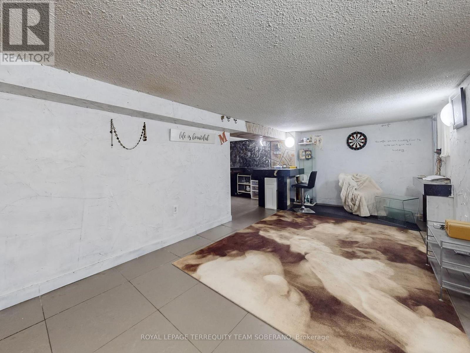 












15 VICTORIA AVENUE E

,
Toronto,




Ontario
M9N1E3

