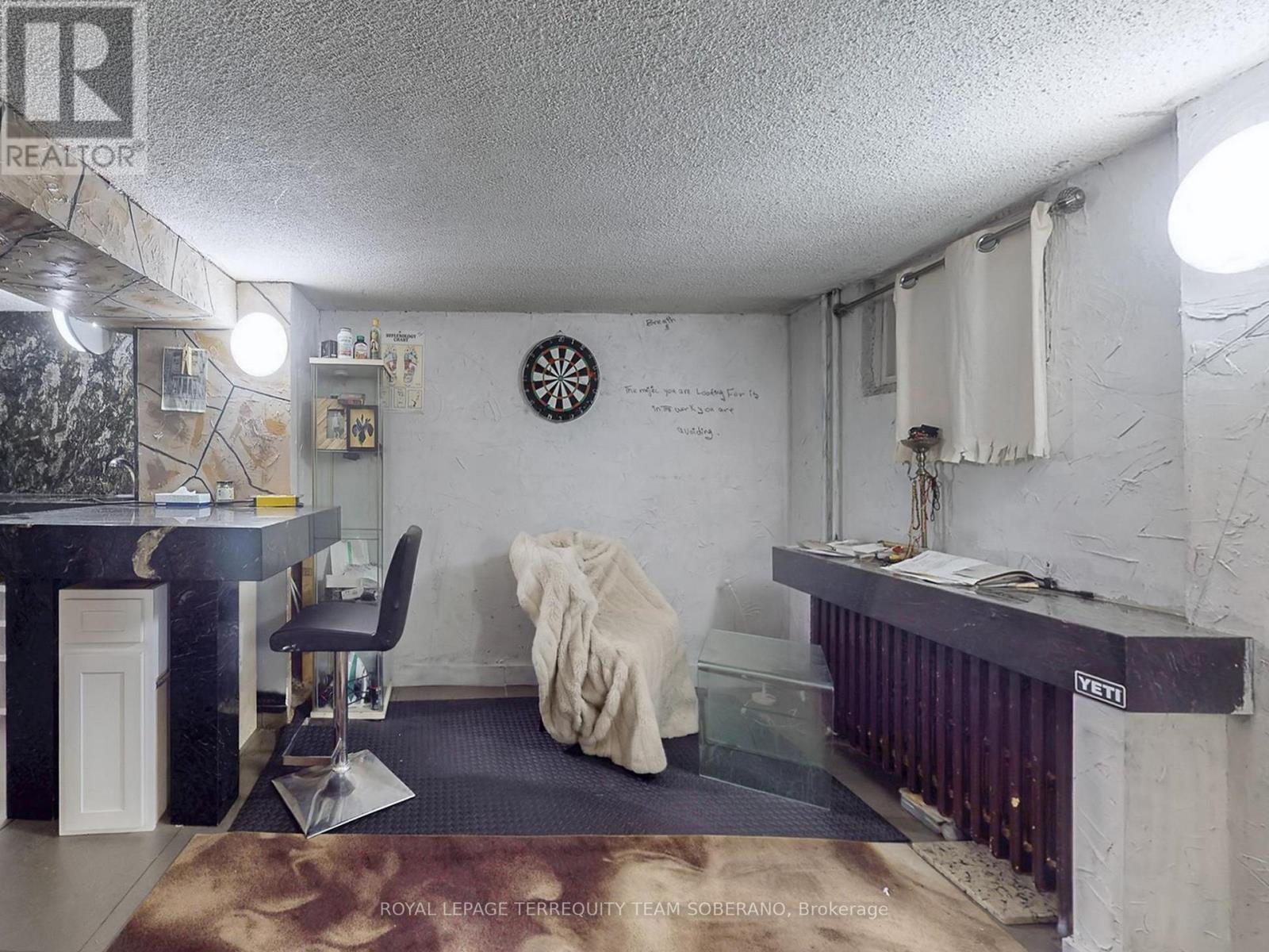 












15 VICTORIA AVENUE E

,
Toronto,




Ontario
M9N1E3

