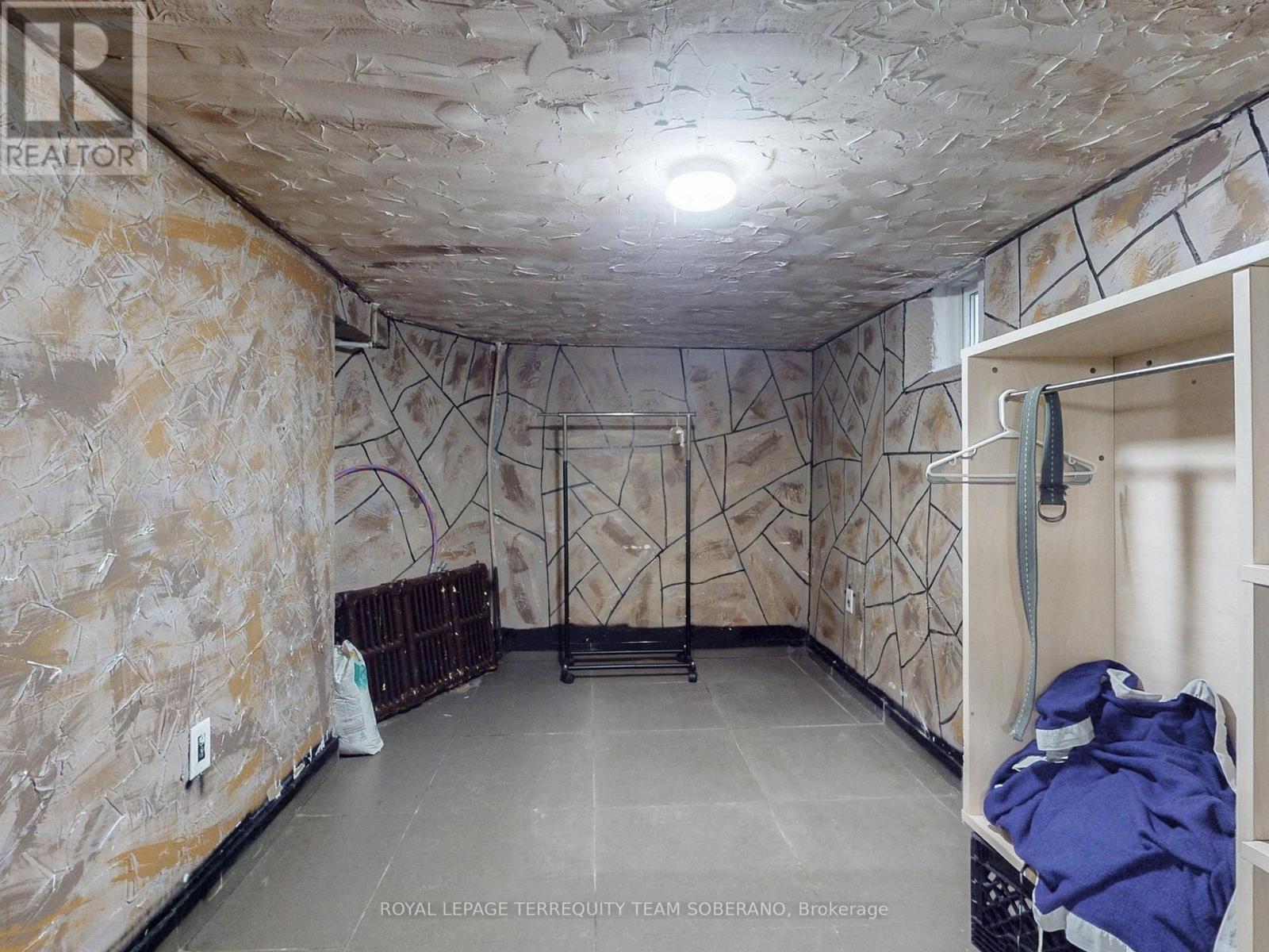 












15 VICTORIA AVENUE E

,
Toronto,




Ontario
M9N1E3

