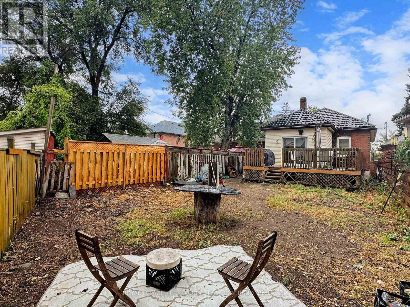 












15 VICTORIA AVENUE E

,
Toronto,




Ontario
M9N1E3

