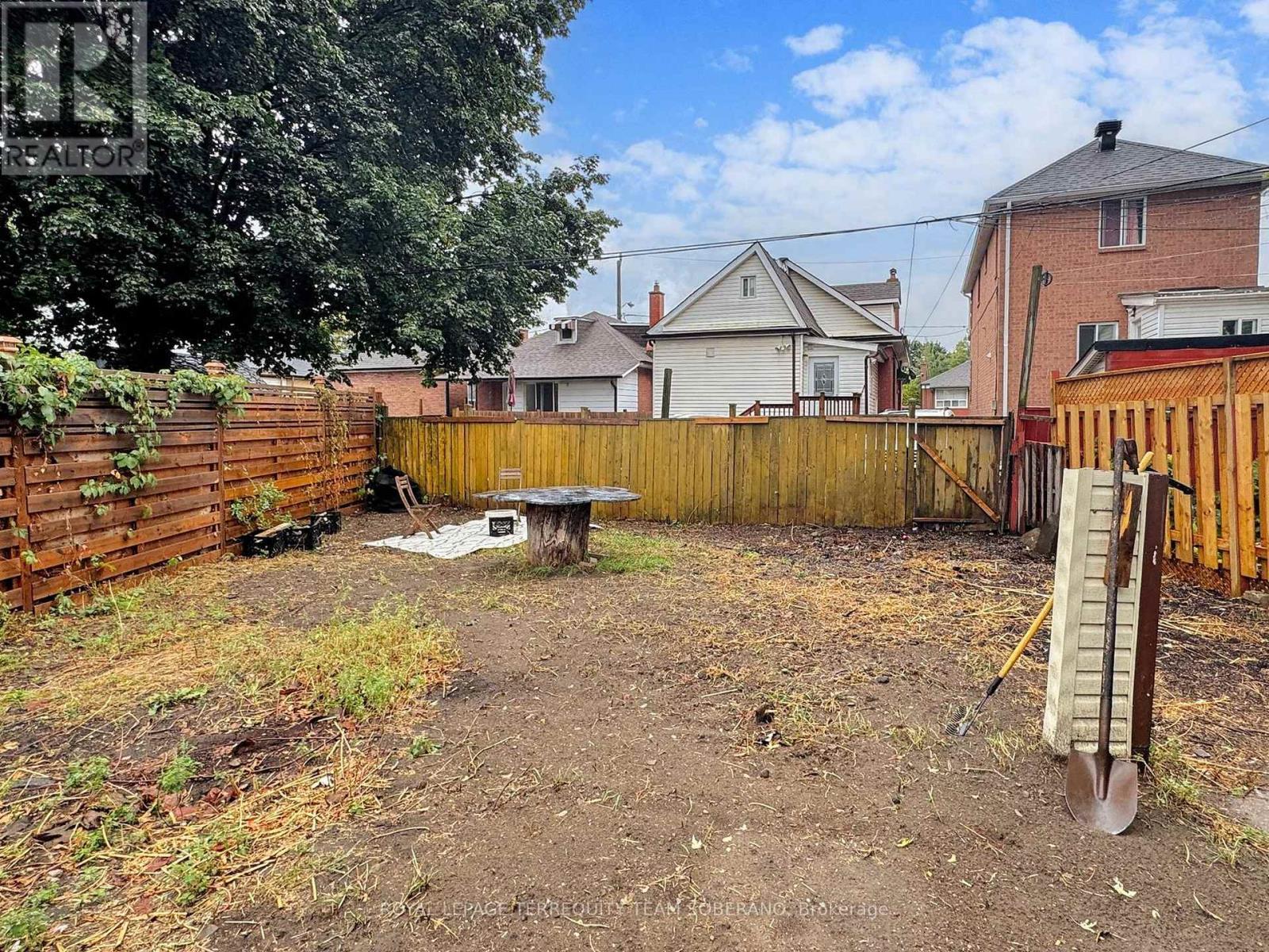 












15 VICTORIA AVENUE E

,
Toronto,




Ontario
M9N1E3

