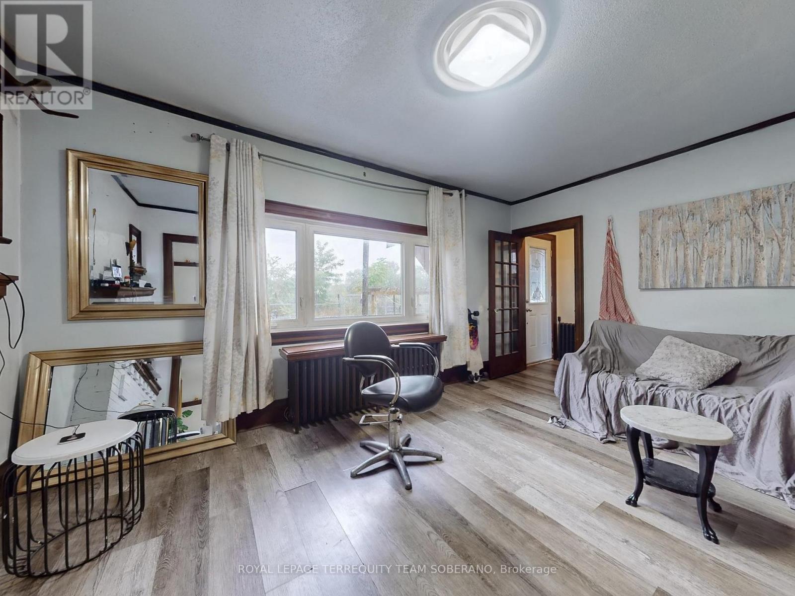 












15 VICTORIA AVENUE E

,
Toronto,




Ontario
M9N1E3

