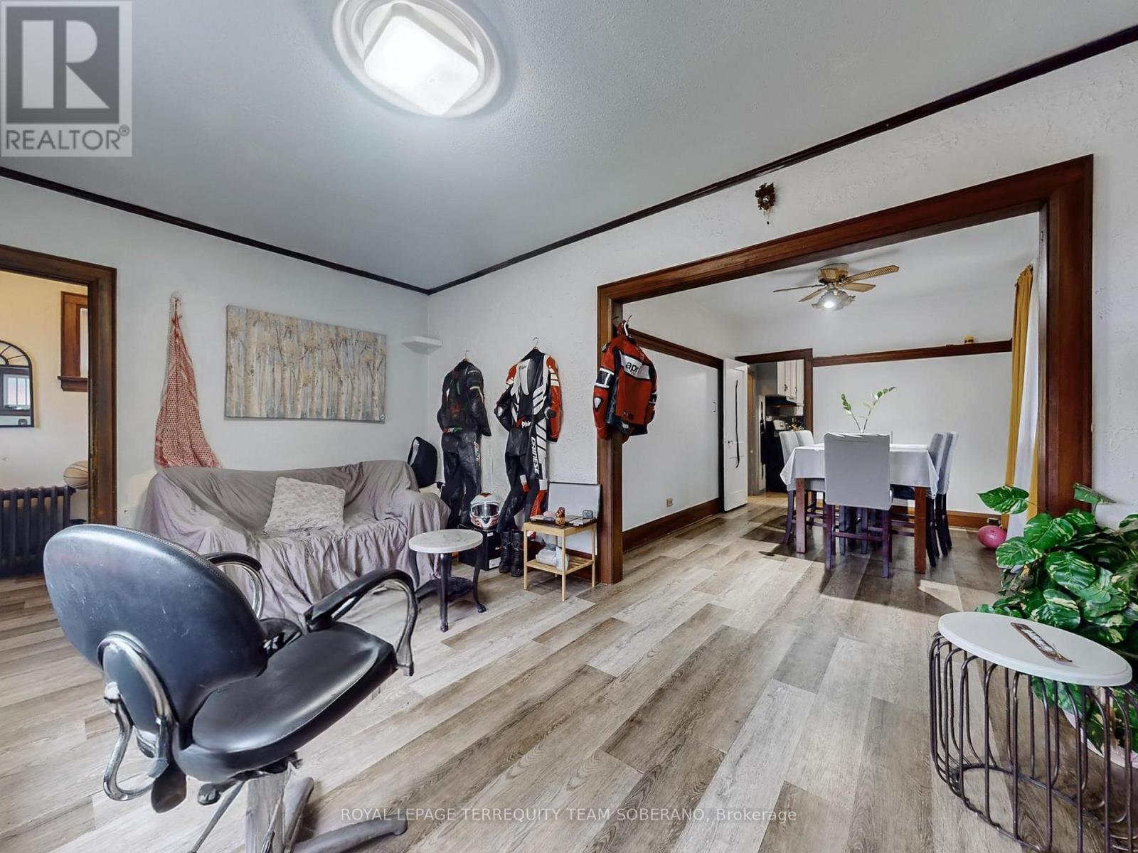 












15 VICTORIA AVENUE E

,
Toronto,




Ontario
M9N1E3

