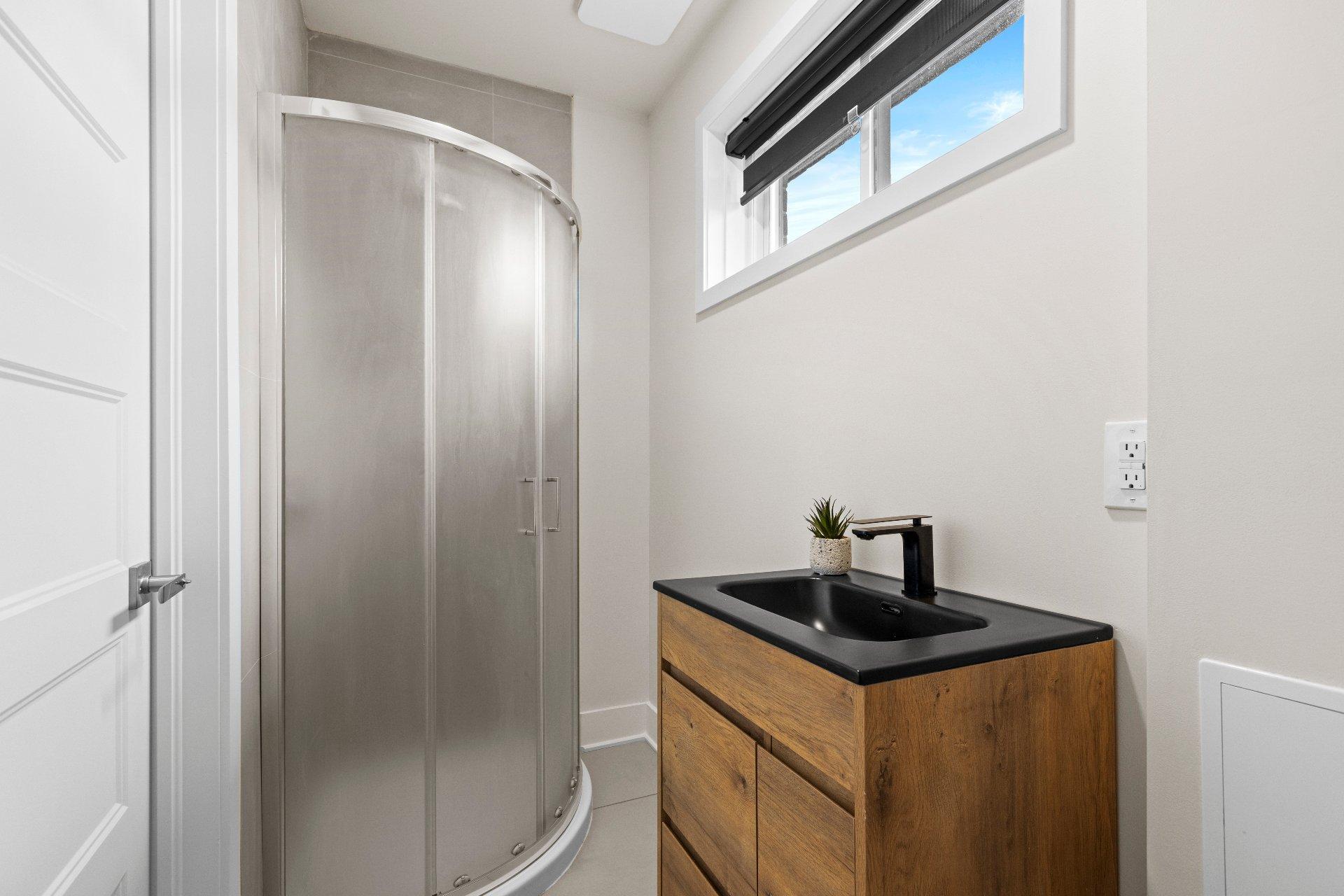 









51


109e Avenue O.

,
Blainville,




QC
J7C3J6

