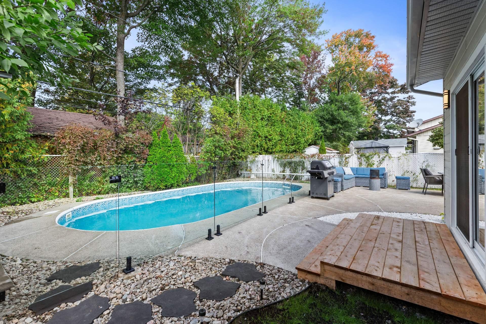 









51


109e Avenue O.

,
Blainville,




QC
J7C3J6


