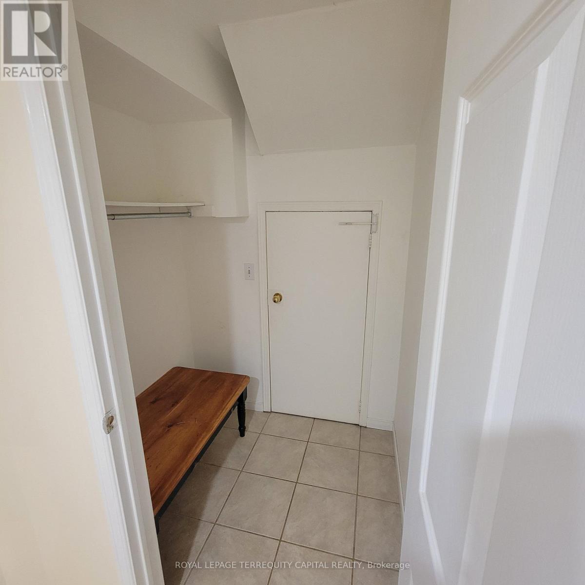 












LOWER - 286 ST VINCENT STREET

,
Barrie,




Ontario
L4M4A1

