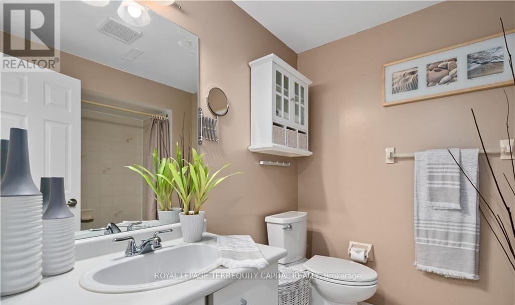 












LOWER - 286 ST VINCENT STREET

,
Barrie,




Ontario
L4M4A1

