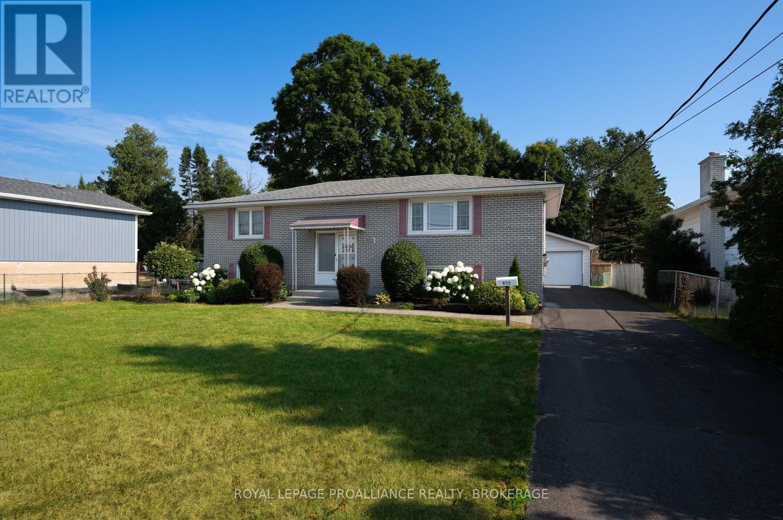 












855 WOODBINE ROAD

,
Kingston (North of Taylor-Kidd Blvd),




Ontario
K7P2X3

