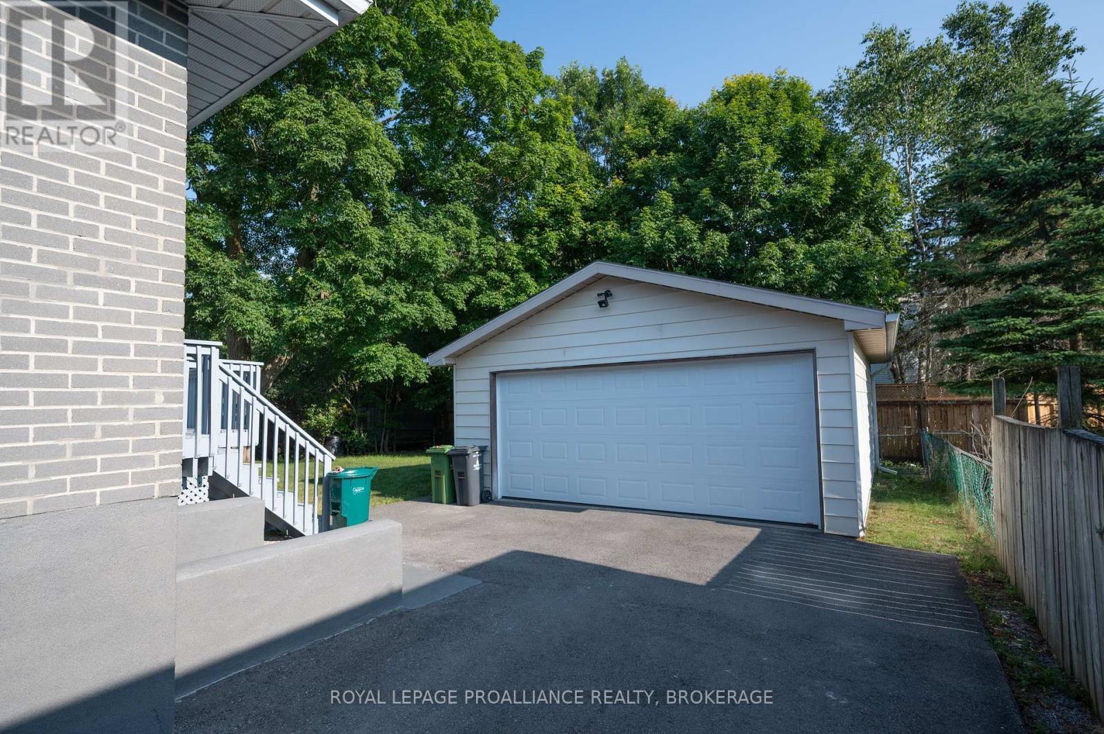 












855 WOODBINE ROAD

,
Kingston (North of Taylor-Kidd Blvd),




Ontario
K7P2X3

