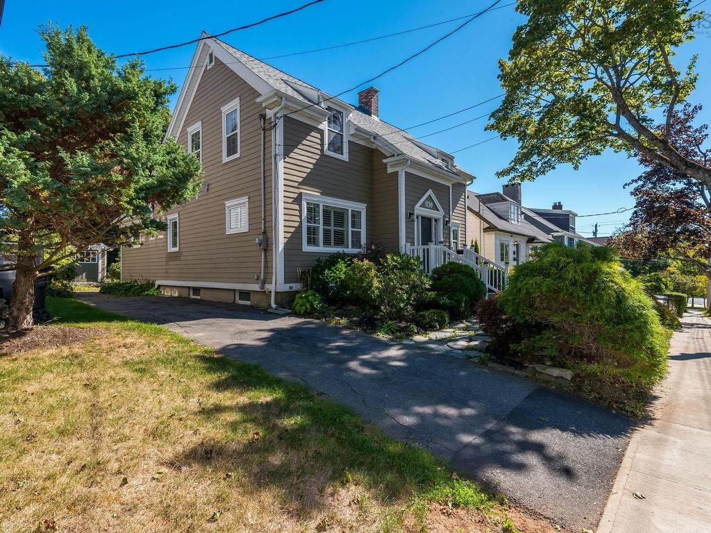 












1139 Dalhousie Street

,
Halifax,




NS
B3H 3W5

