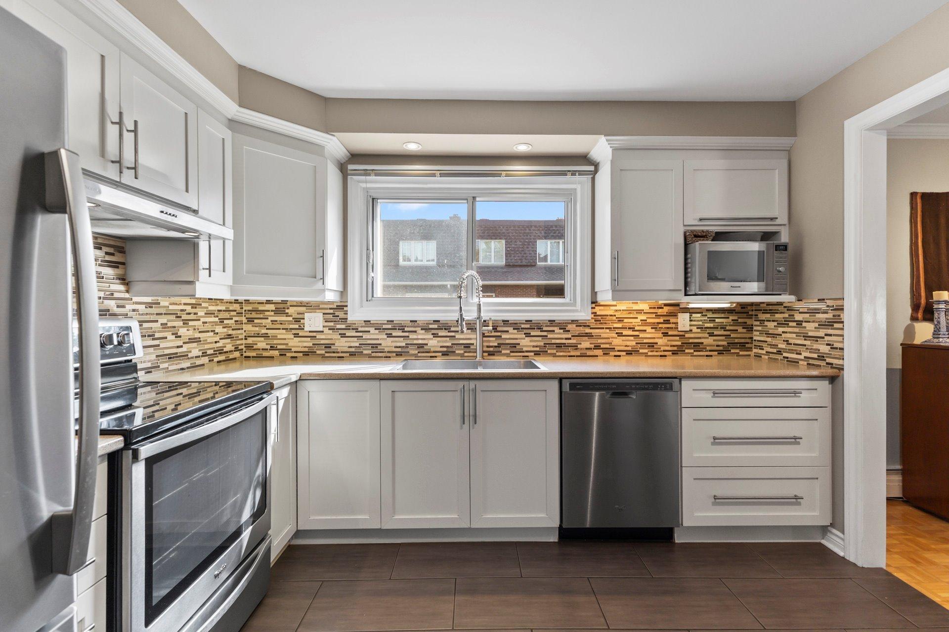 









11


Boul. Kirkland

, 110,
Kirkland,




QC
H9J1N2

