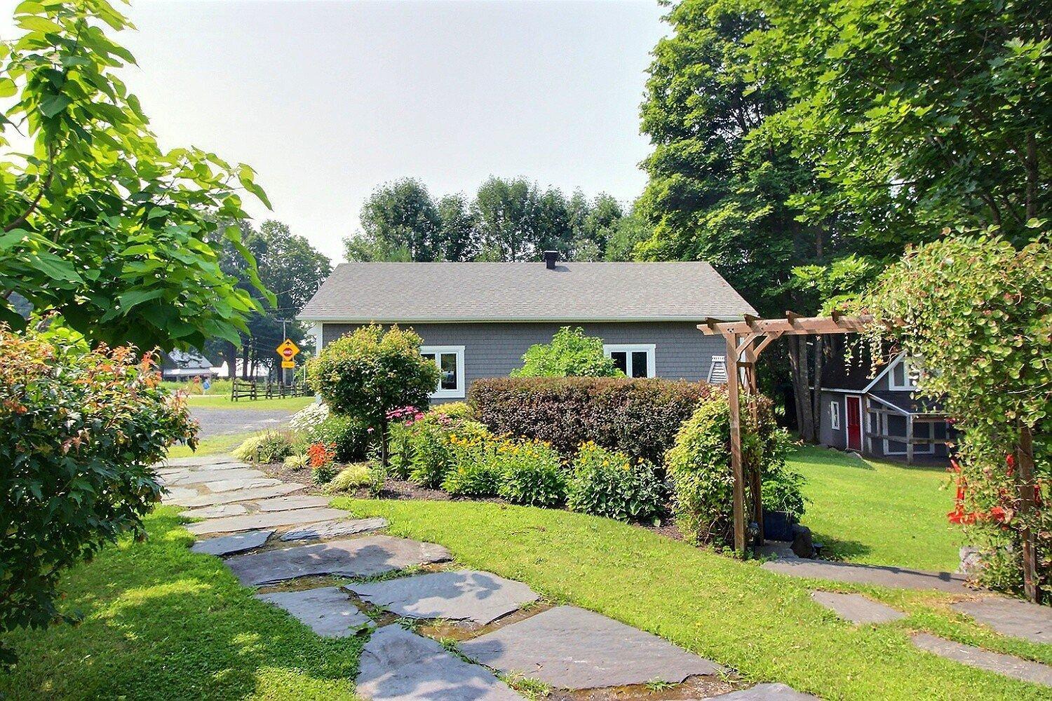 









2275

 - 2295


Route 143

,
Hatley - Municipalité,




QC
J0B4B0

