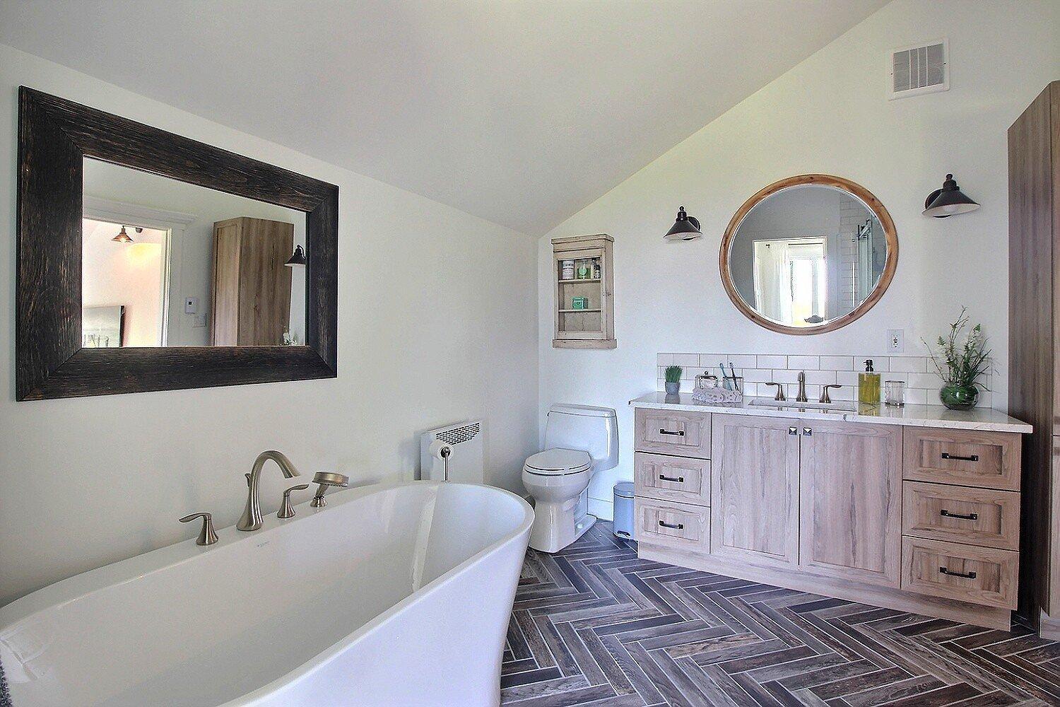 









2275

 - 2295


Route 143

,
Hatley - Municipalité,




QC
J0B4B0

