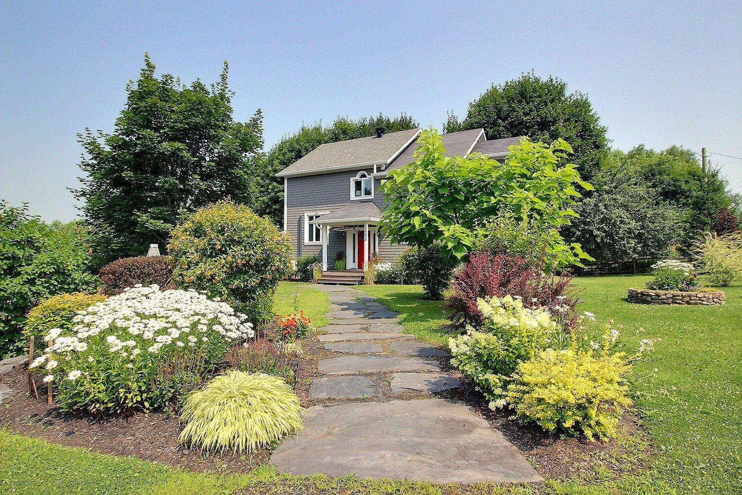 









2275

 - 2295


Route 143

,
Hatley - Municipalité,




QC
J0B4B0

