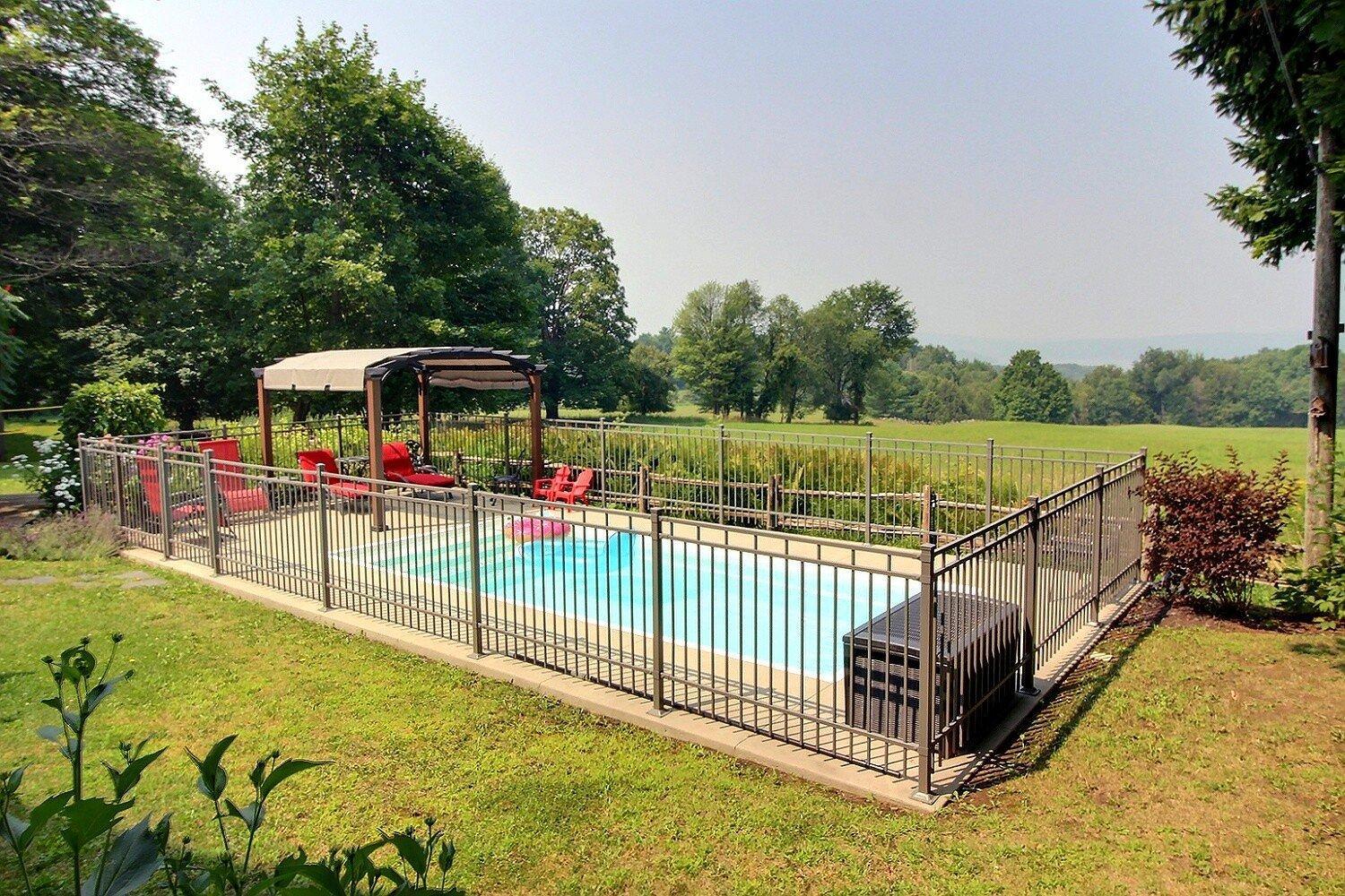 









2275

 - 2295


Route 143

,
Hatley - Municipalité,




QC
J0B4B0

