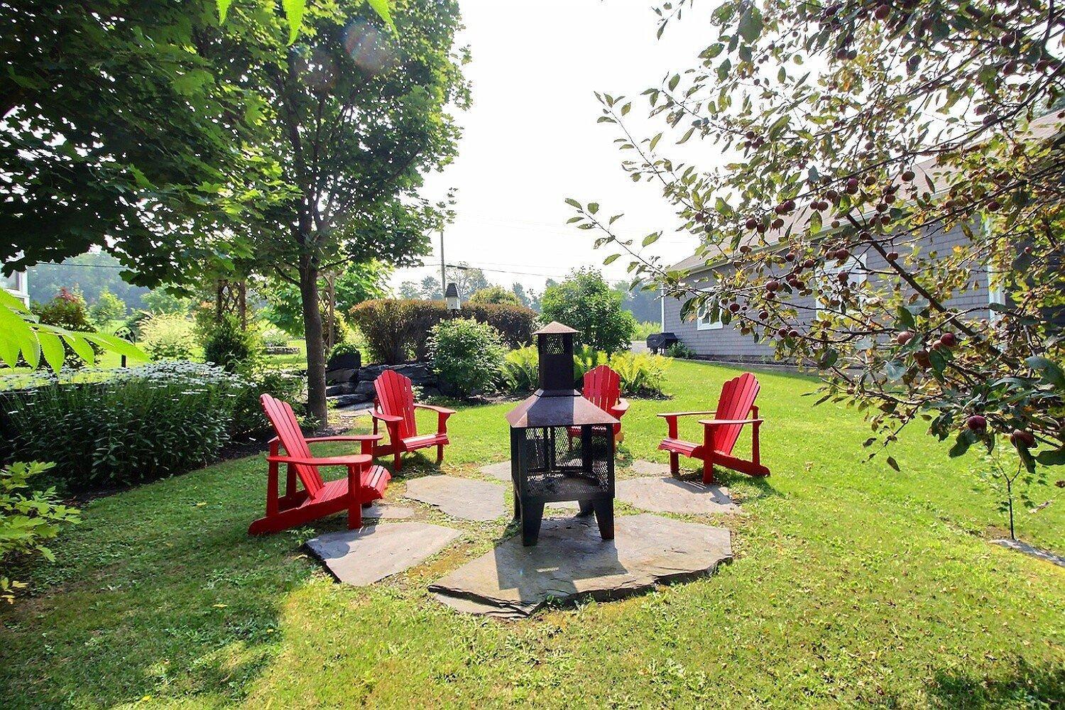 









2275

 - 2295


Route 143

,
Hatley - Municipalité,




QC
J0B4B0

