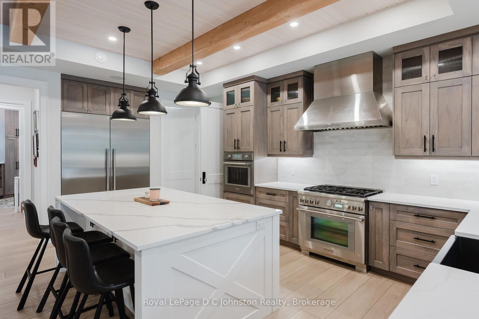 












28 LAKESIDE WOODS CRESCENT

,
Saugeen Shores,




Ontario
N0H2C6

