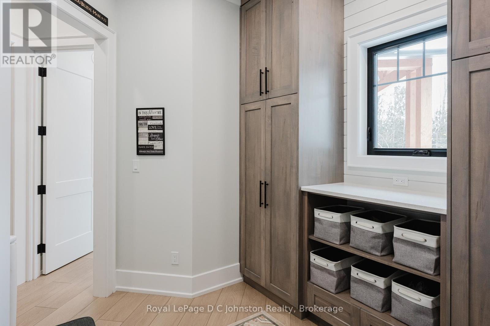 












28 LAKESIDE WOODS CRESCENT

,
Saugeen Shores,




Ontario
N0H2C6

