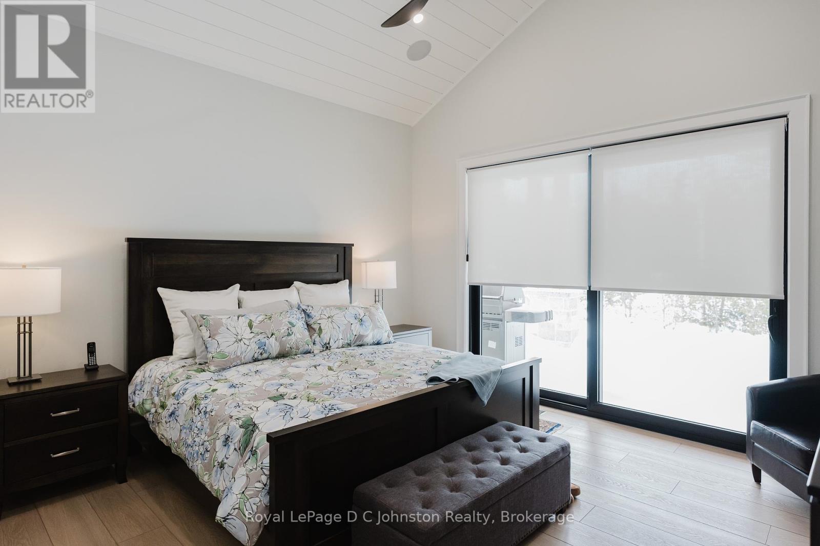 












28 LAKESIDE WOODS CRESCENT

,
Saugeen Shores,




Ontario
N0H2C6

