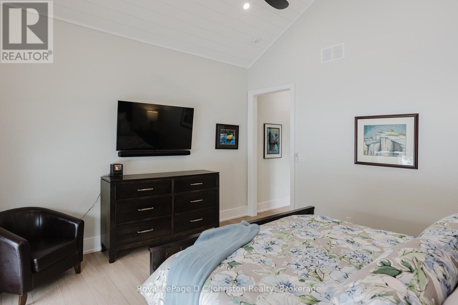 












28 LAKESIDE WOODS CRESCENT

,
Saugeen Shores,




Ontario
N0H2C6

