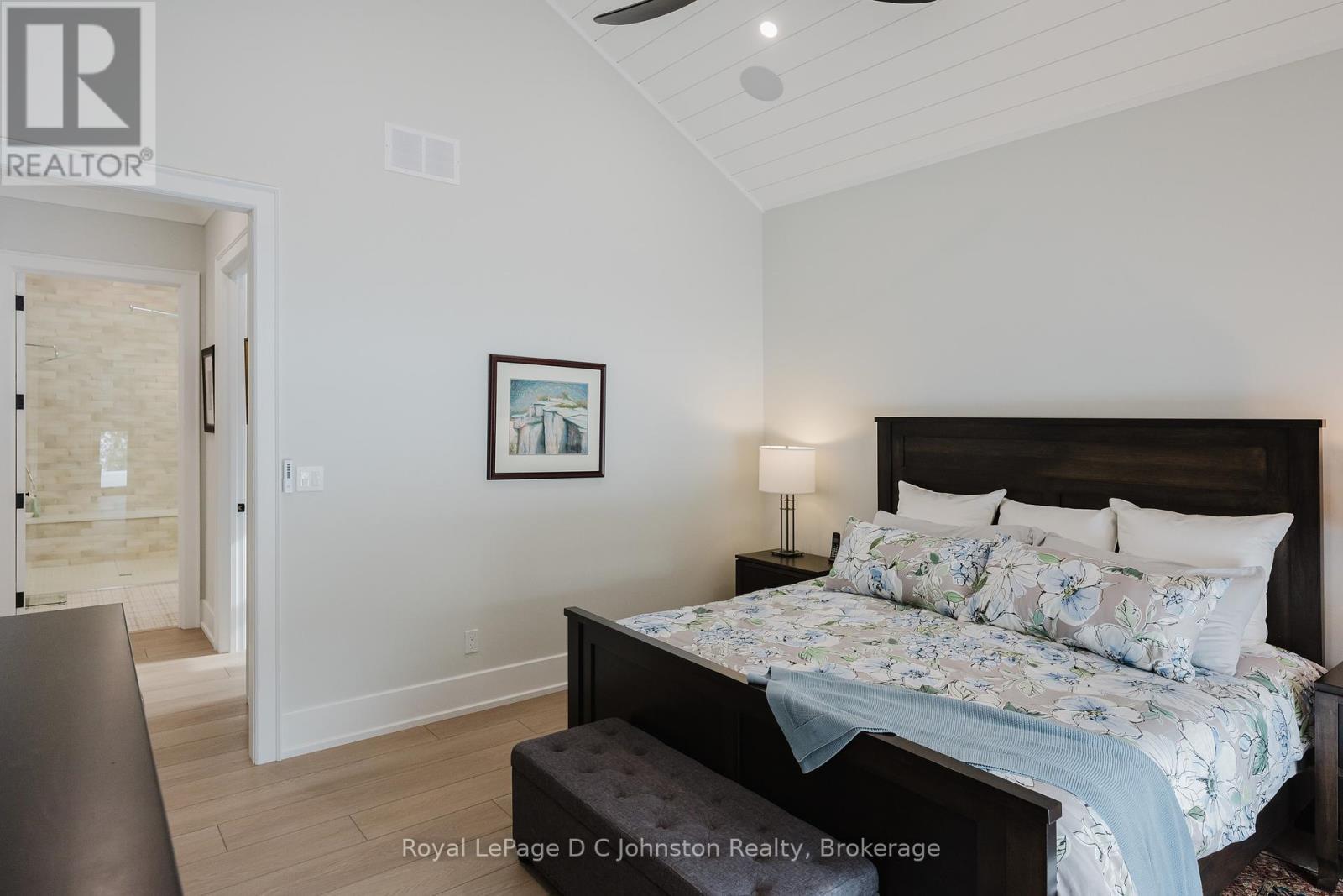 












28 LAKESIDE WOODS CRESCENT

,
Saugeen Shores,




Ontario
N0H2C6

