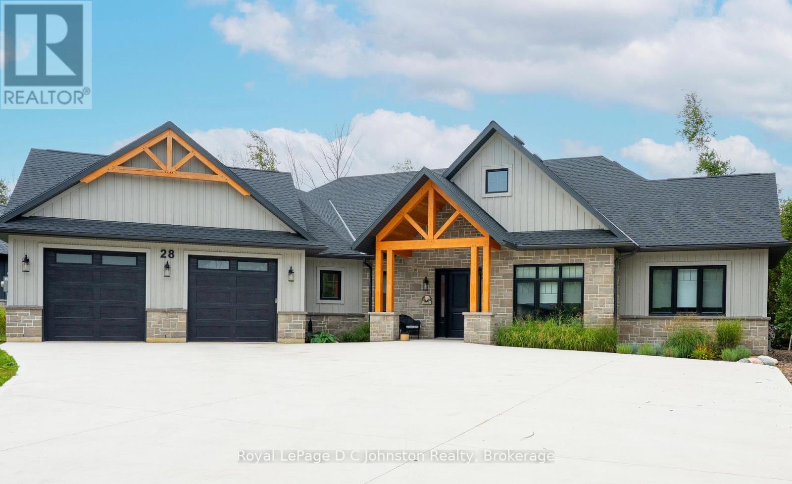 












28 LAKESIDE WOODS CRESCENT

,
Saugeen Shores,




Ontario
N0H2C6

