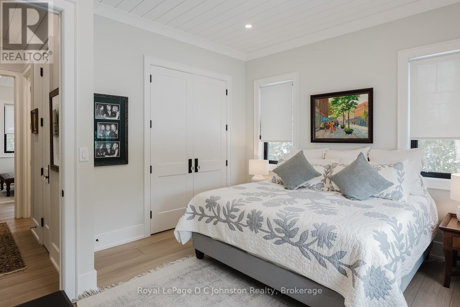 












28 LAKESIDE WOODS CRESCENT

,
Saugeen Shores,




Ontario
N0H2C6

