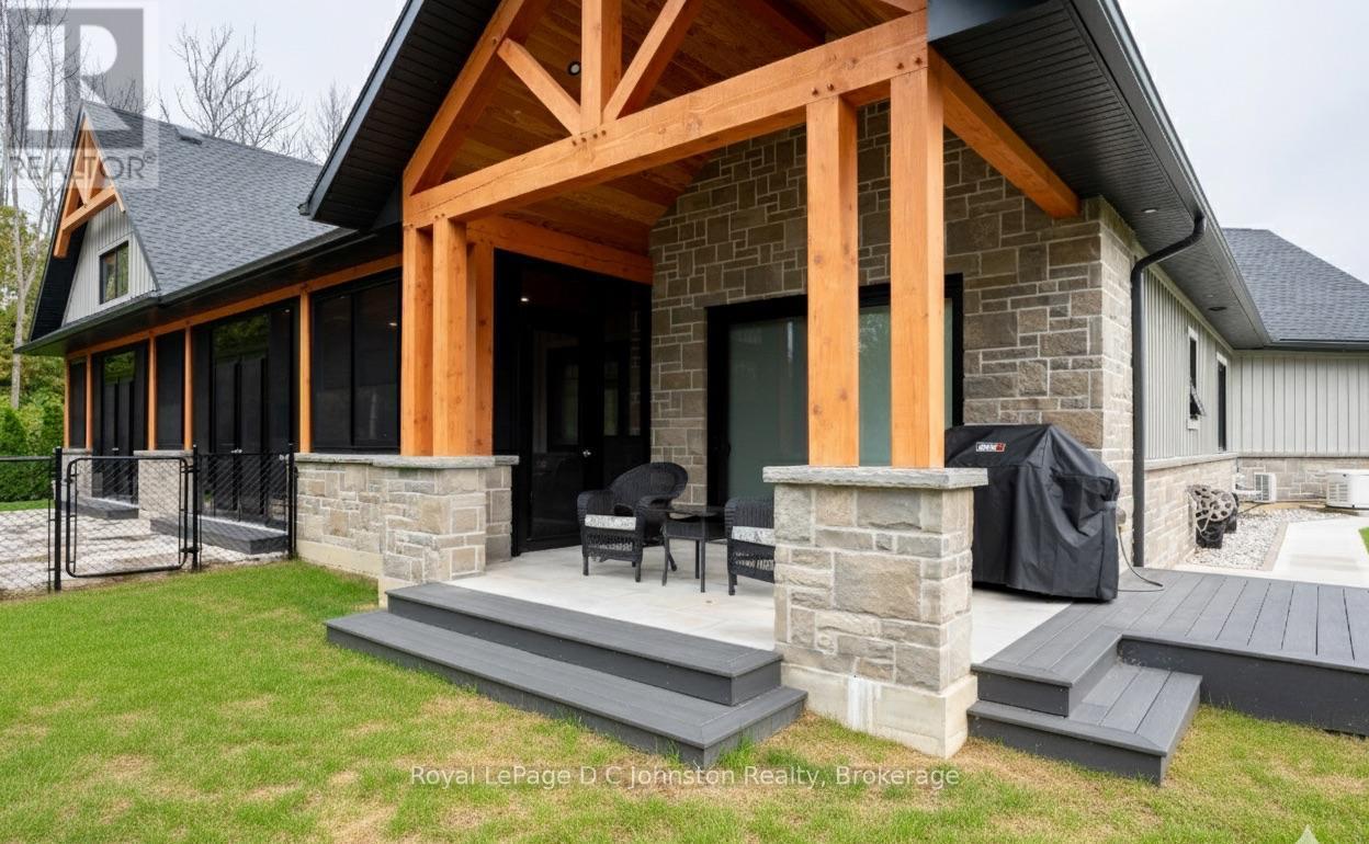 












28 LAKESIDE WOODS CRESCENT

,
Saugeen Shores,




Ontario
N0H2C6

