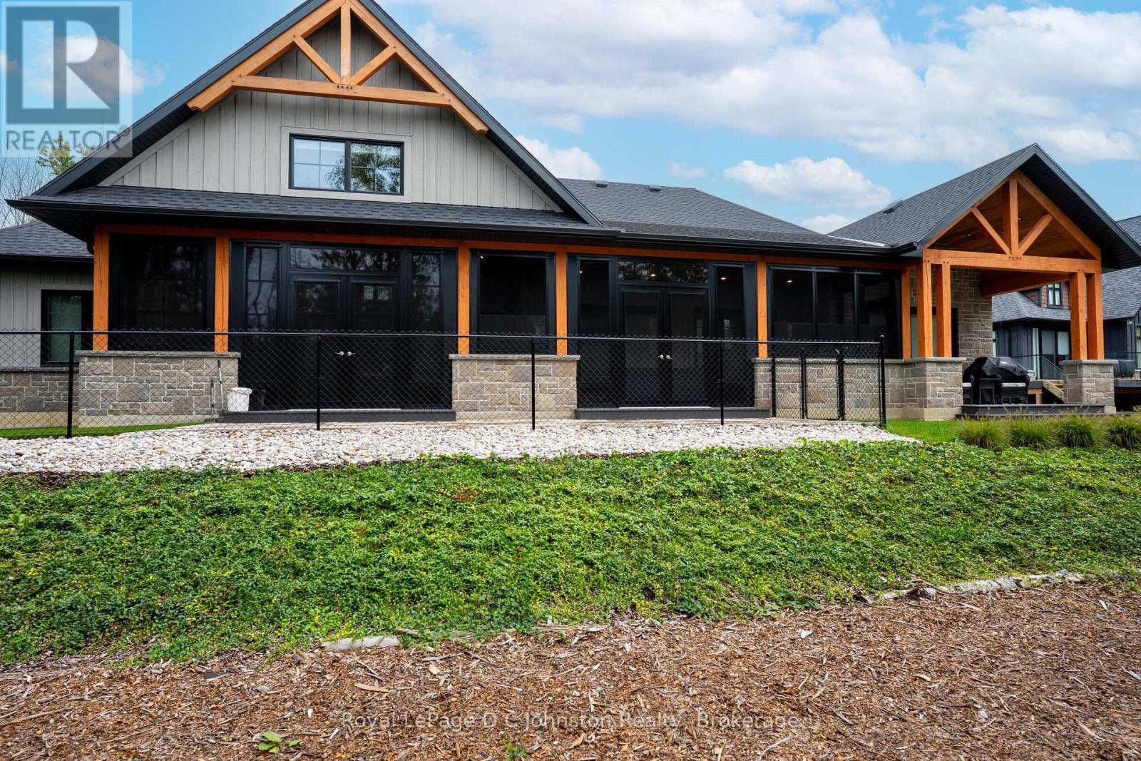 












28 LAKESIDE WOODS CRESCENT

,
Saugeen Shores,




Ontario
N0H2C6

