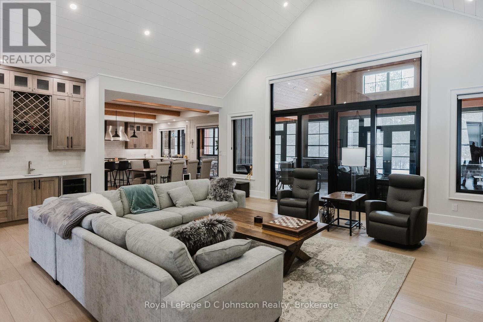 












28 LAKESIDE WOODS CRESCENT

,
Saugeen Shores,




Ontario
N0H2C6

