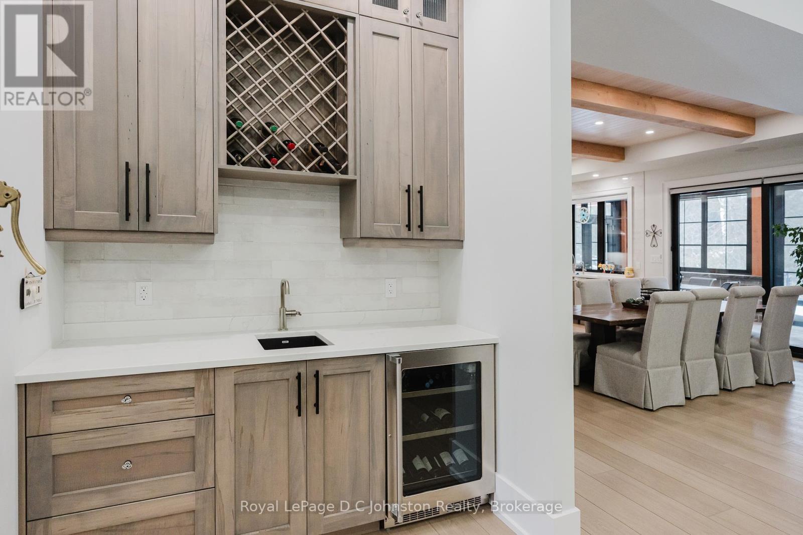 












28 LAKESIDE WOODS CRESCENT

,
Saugeen Shores,




Ontario
N0H2C6

