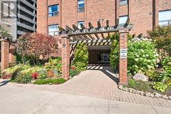 Awarding winning gardens greet you!