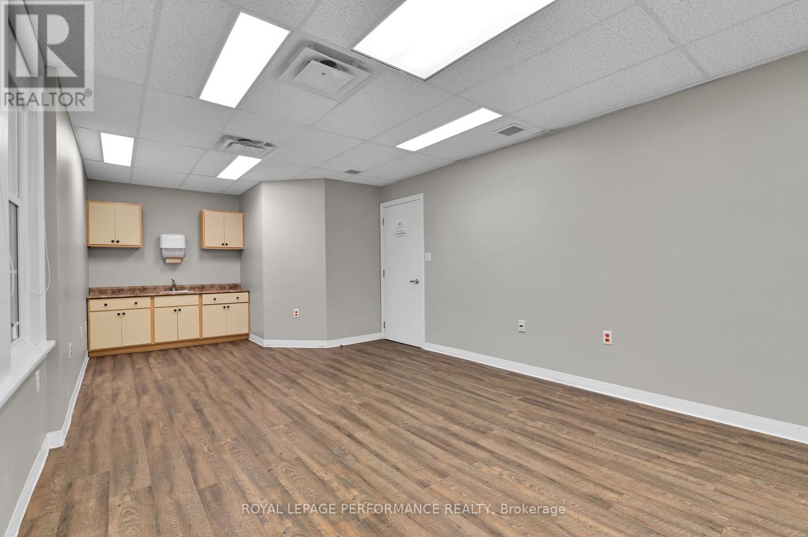 












117 FIRST STREET E

,
Cornwall,




Ontario
K6H1K8

