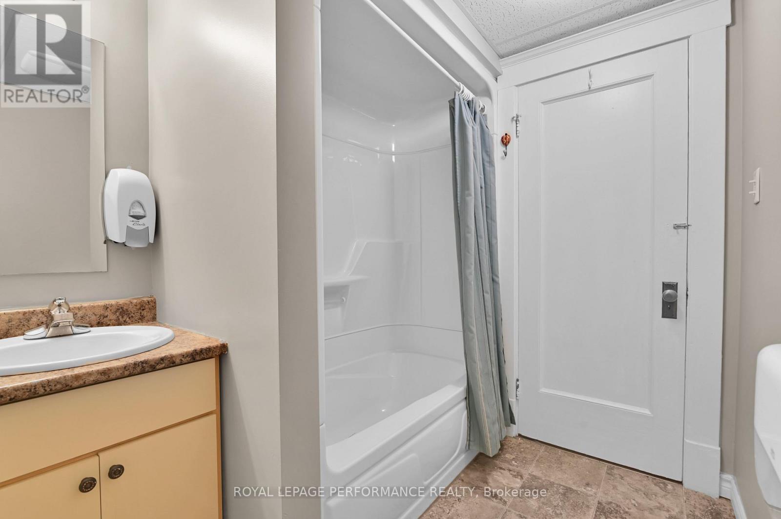 












117 FIRST STREET E

,
Cornwall,




Ontario
K6H1K8

